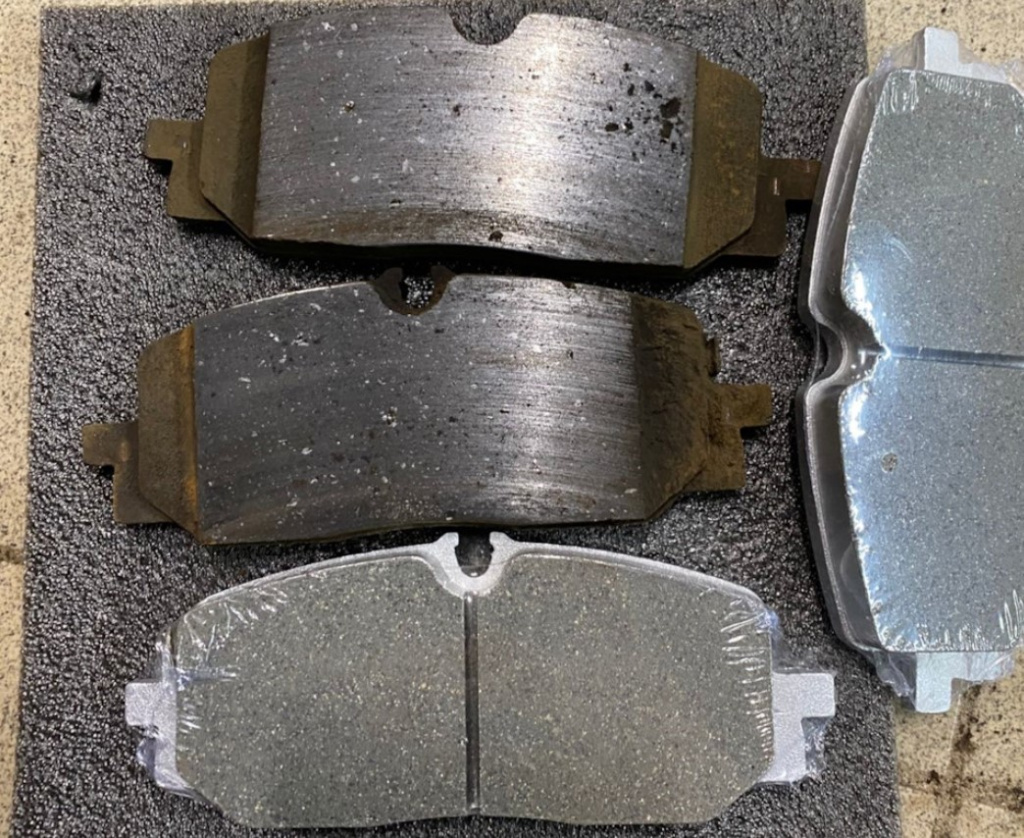 Износ колодок Zeekr