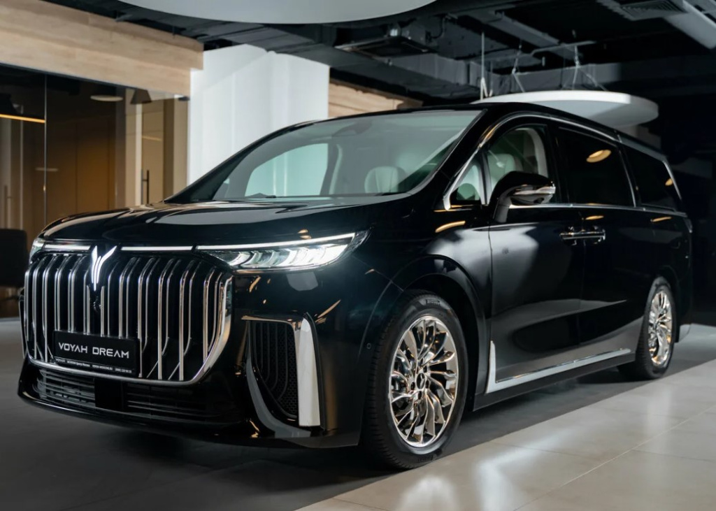Китайский премиум-минивэн Минивэн Voyah Dream
