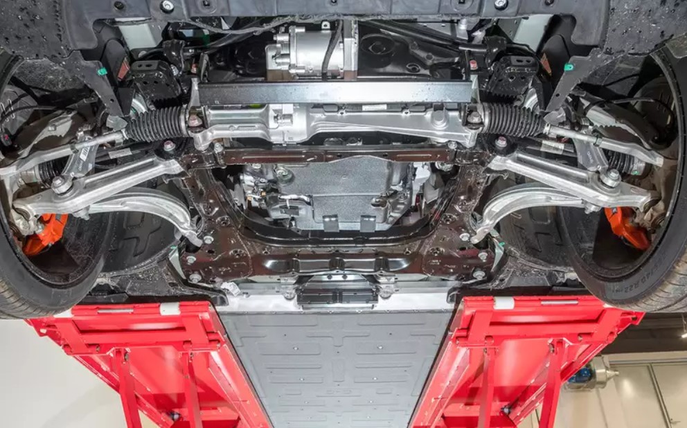 Шаровые опоры объединены с рычагами подвески Передние рычаги Zeekr 001