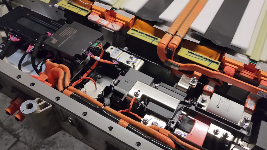 Замена балансировочной платы Zeekr Ремонт батареи Zeekr